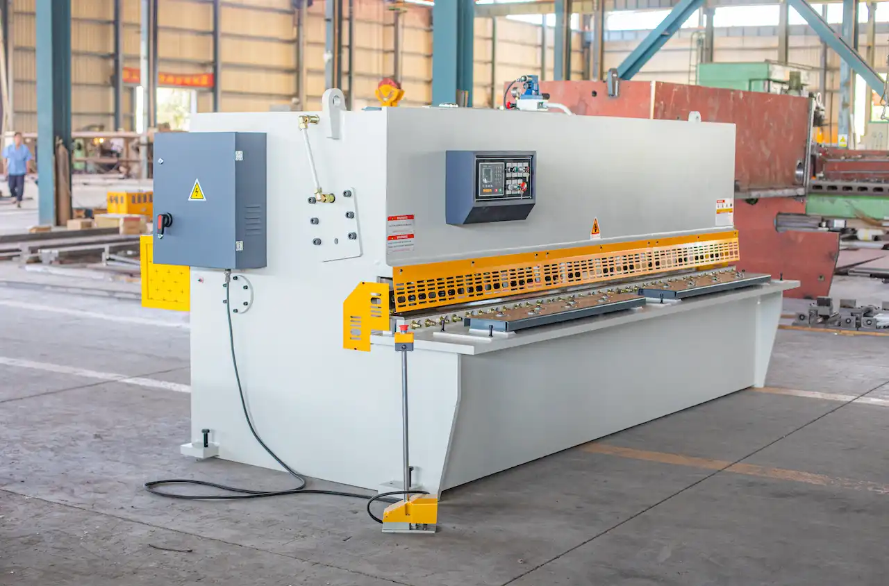 NC swing beam shearing machine