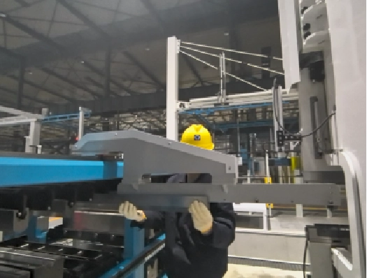 Upper and lower tooling stored in press brake tooling library