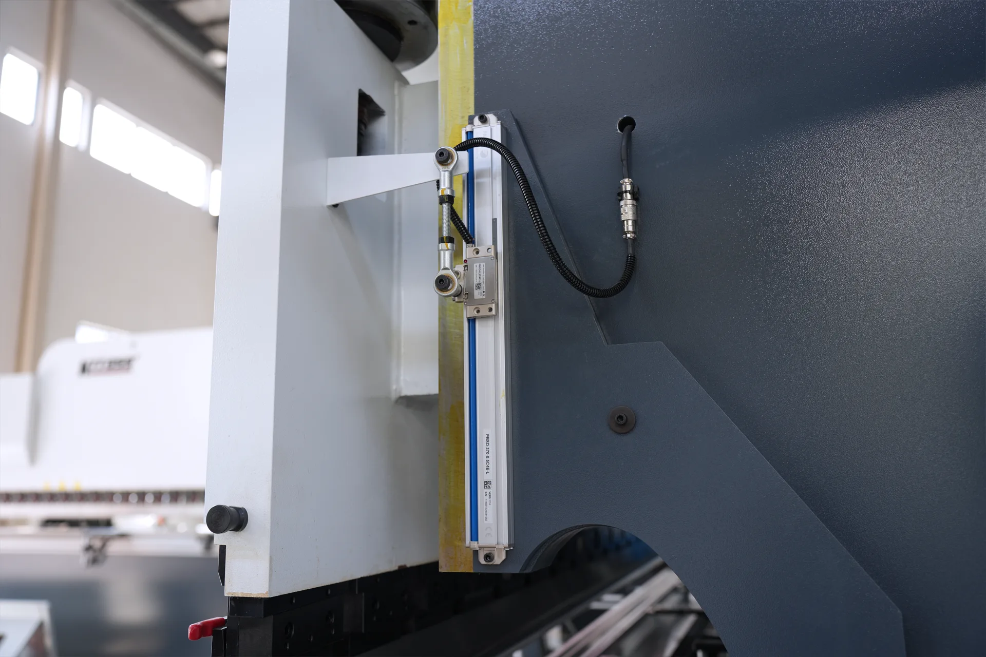 Press brake linear scale